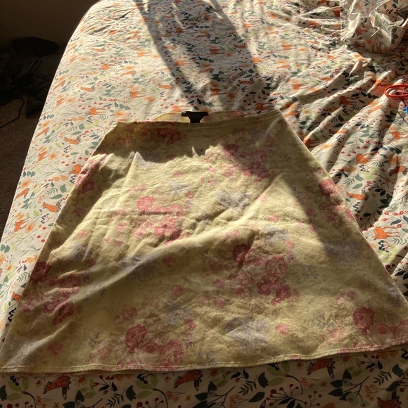 2 Light colors Woman’s Skirts by Van Heusen in Sage & Pink w/ Flowers & Stripes - Picture 9 of 10